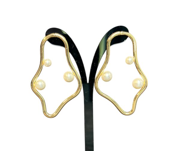 Asymetric earrings with pearls - Image 3