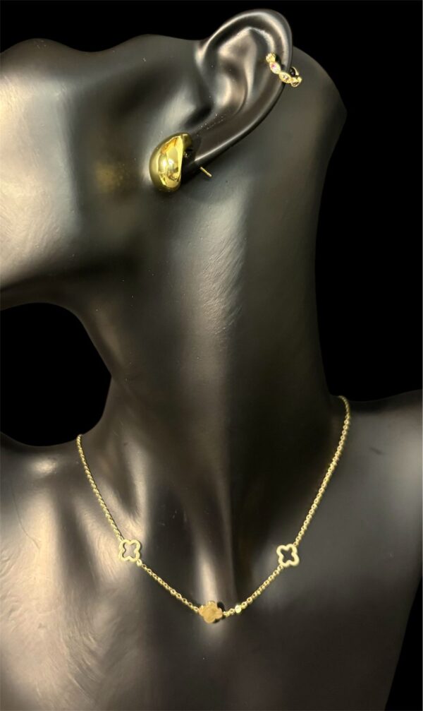 Teardrop Stud earrings - Image 3