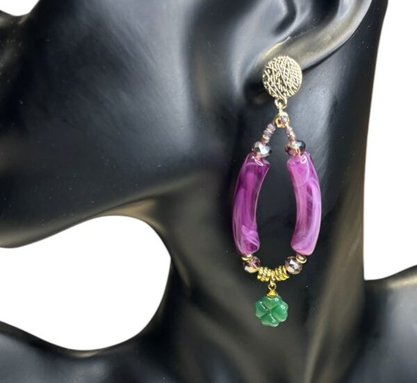 Joyful earrings Marble look and Green glass charm